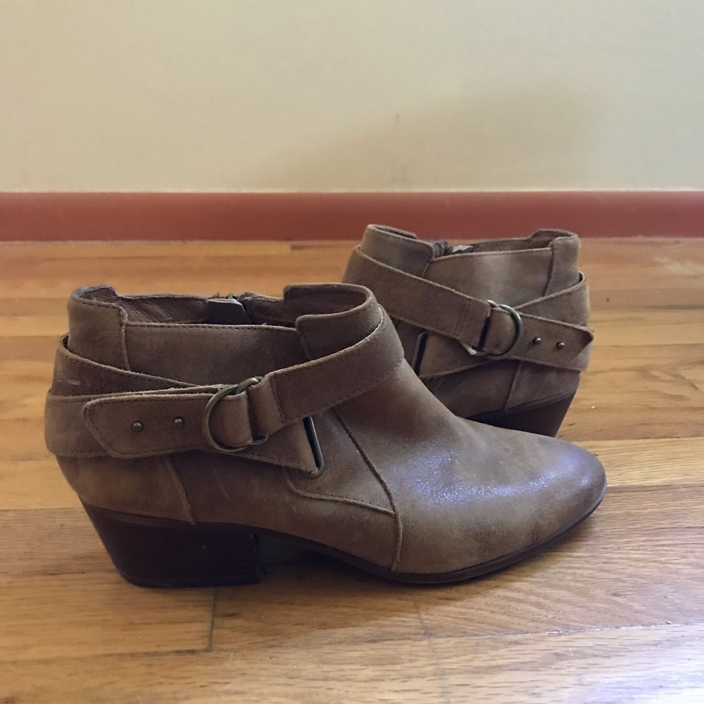 Clarks barely worn booties